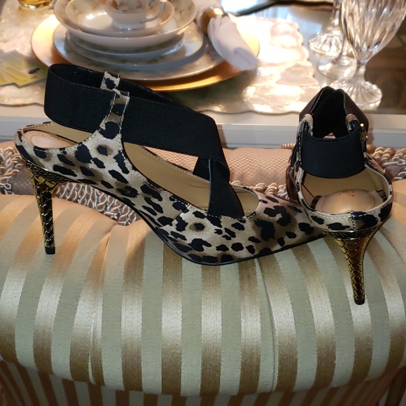 Sexy must have shoes. Brand new. - Picture 3 of 5